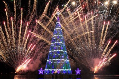 Maior árvore de Natal flutuante do estado em Araçatiba