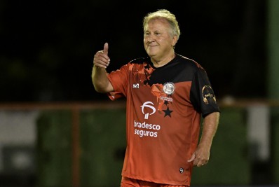 Zico completa 69 anos e recebe homenagens de personalidades do mundo do futebol