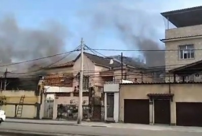 Vídeo: Incêndio atinge casa na Zona Norte