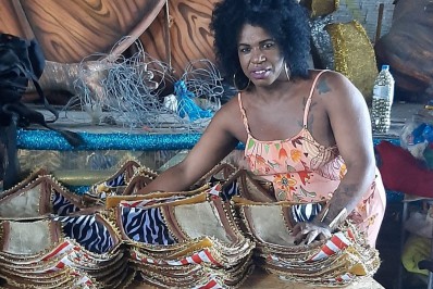 Aluna de Joãosinho Trinta cria soluções contra a crise na Inocentes de Belford Roxo