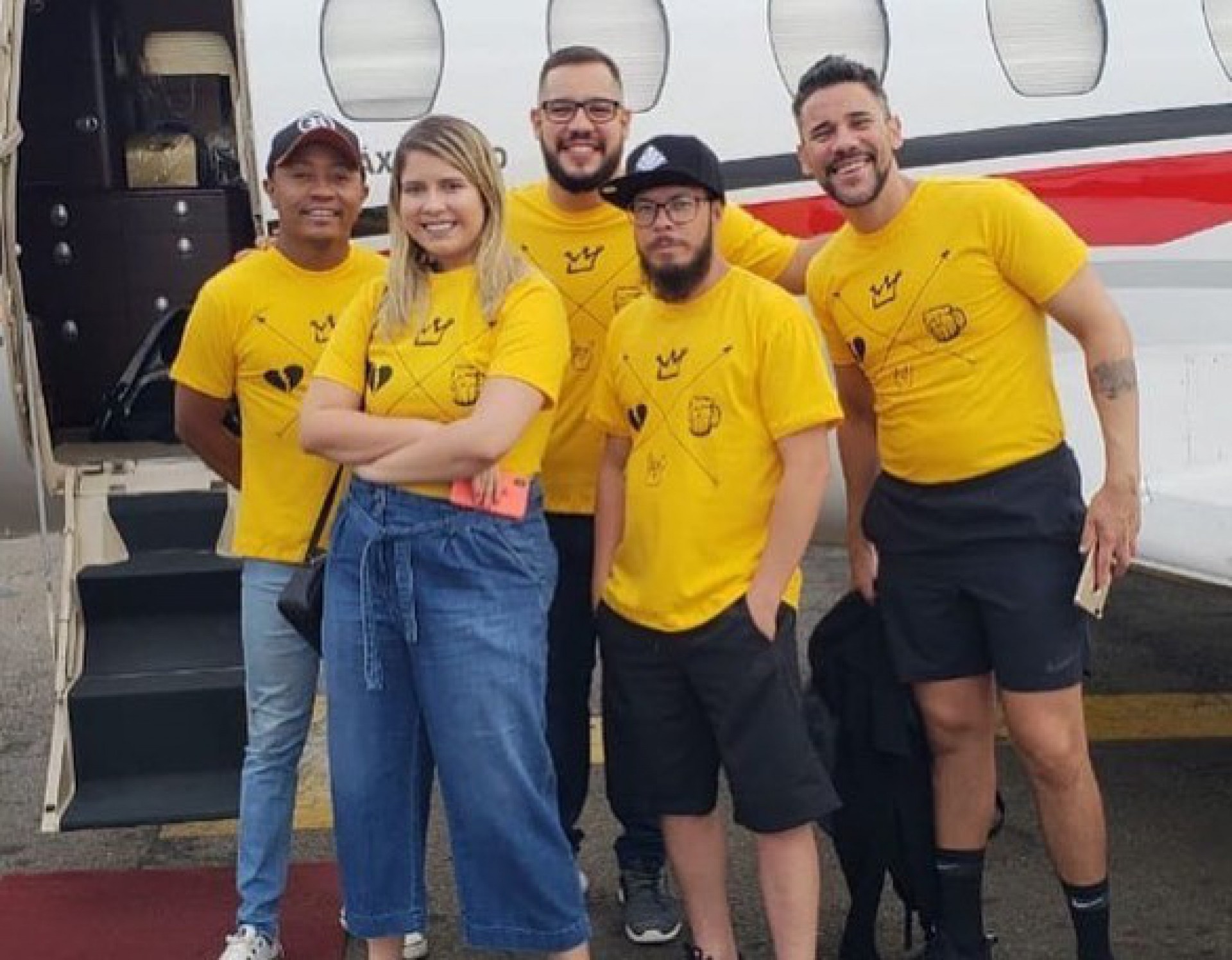 Marília Mendonça ao lado do tio, Abicieli (De boné preto) - Reprodução Internet