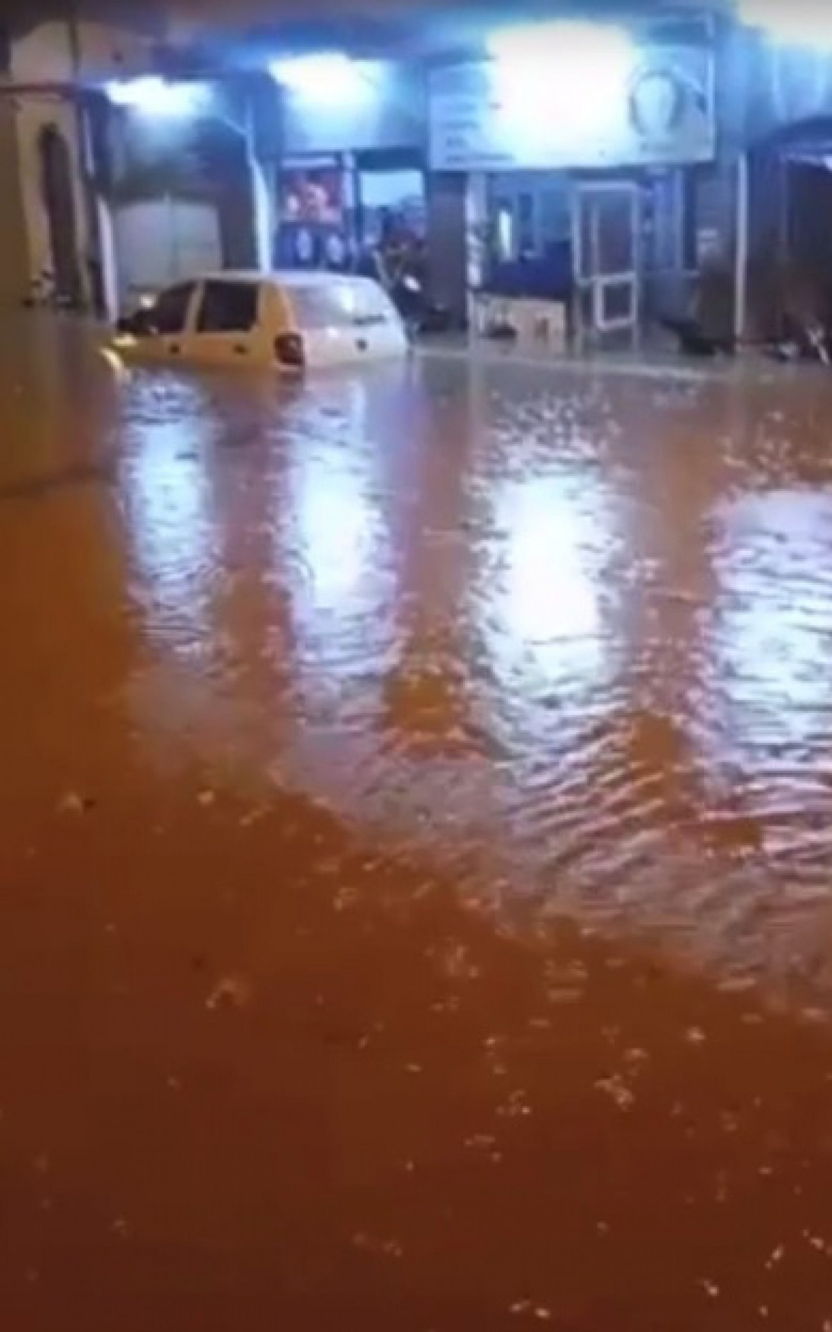 Ruas da região ficaram alagadas - Reprodução