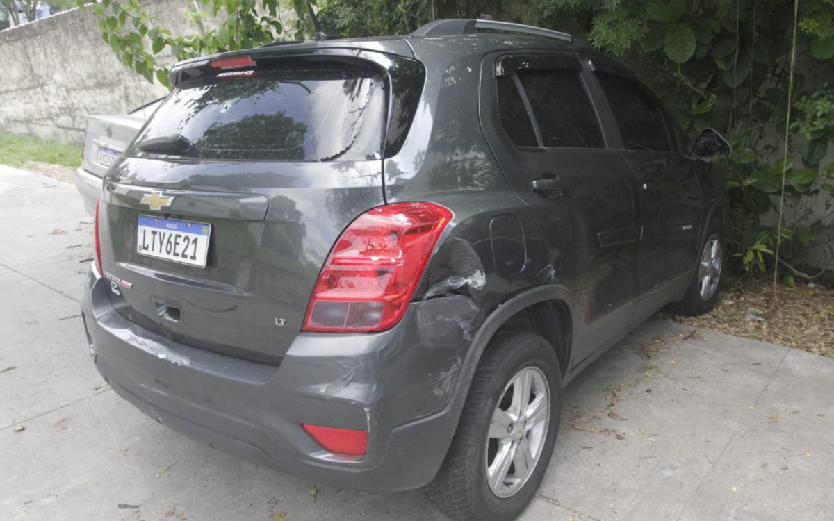 Carro usado pelos criminosos na abordagem ao idoso