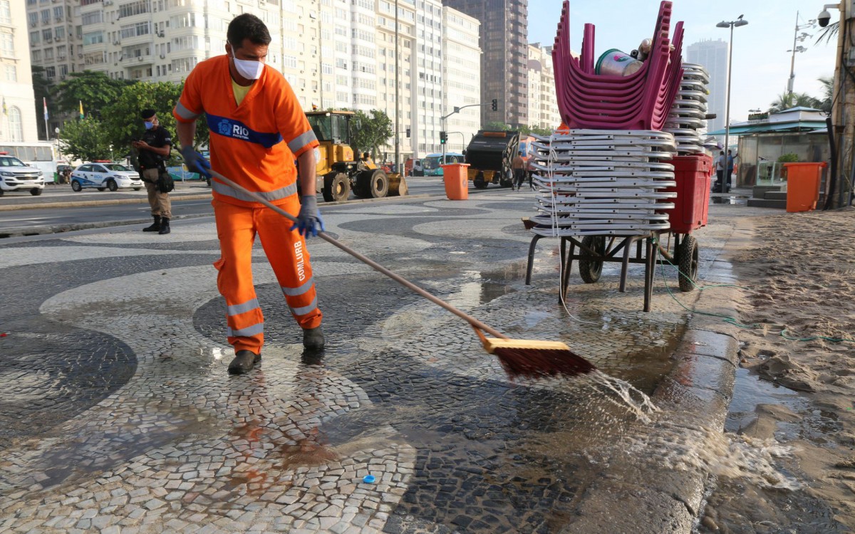 Opera&ccedil;&atilde;o R&eacute;veillon ter&aacute; 18 pipas d&rsquo;&aacute;gua para lavagem das vias com &aacute;gua de reuso