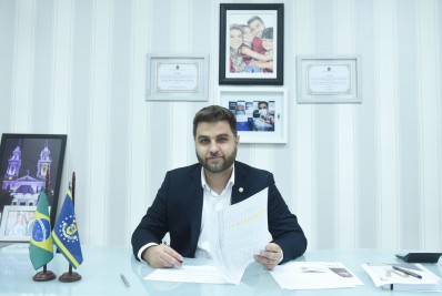 Prefeito de Campos veta reajuste na tarifa de água e esgoto