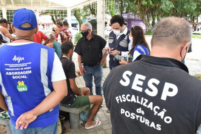 Moradores de rua recebem acolhimento e tratamento de saúde
