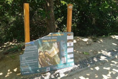 Placa da Praia do Sossego é alvo de vandalismo