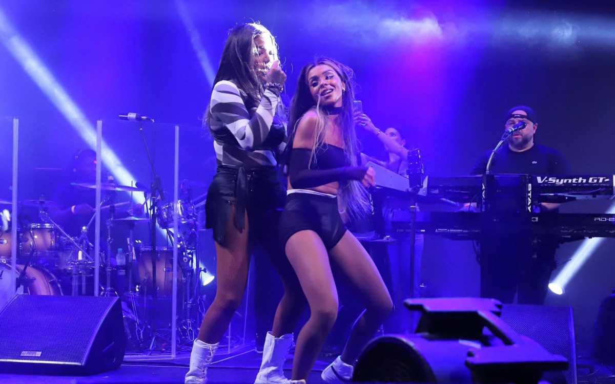 Ludmilla se apresenta em festa pr&eacute;-R&eacute;veillon na Marina da Gl&oacute;ria, na Zona Sul do Rio, e faz performance ousada com Brunna Gon&ccedil;alves