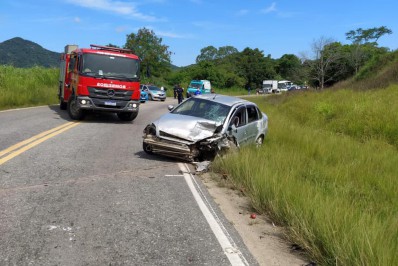 Colisão entre veículos deixa 7 pessoas feridas em Saquarema