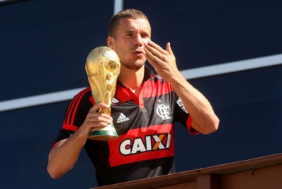 Admirado pelos torcedores do Flamengo, Podolski critica Paulo Sousa: 'Nos enganou e decepcionou'