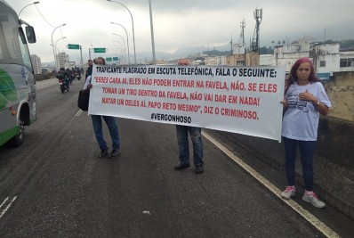 Manifestantes protestam contra morte de policiais por traficantes no Rio