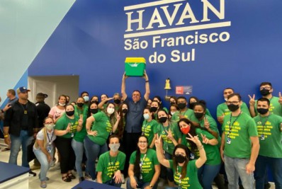 Após ir a parque Beto Carrero, Bolsonaro faz visita a unidade da Havan