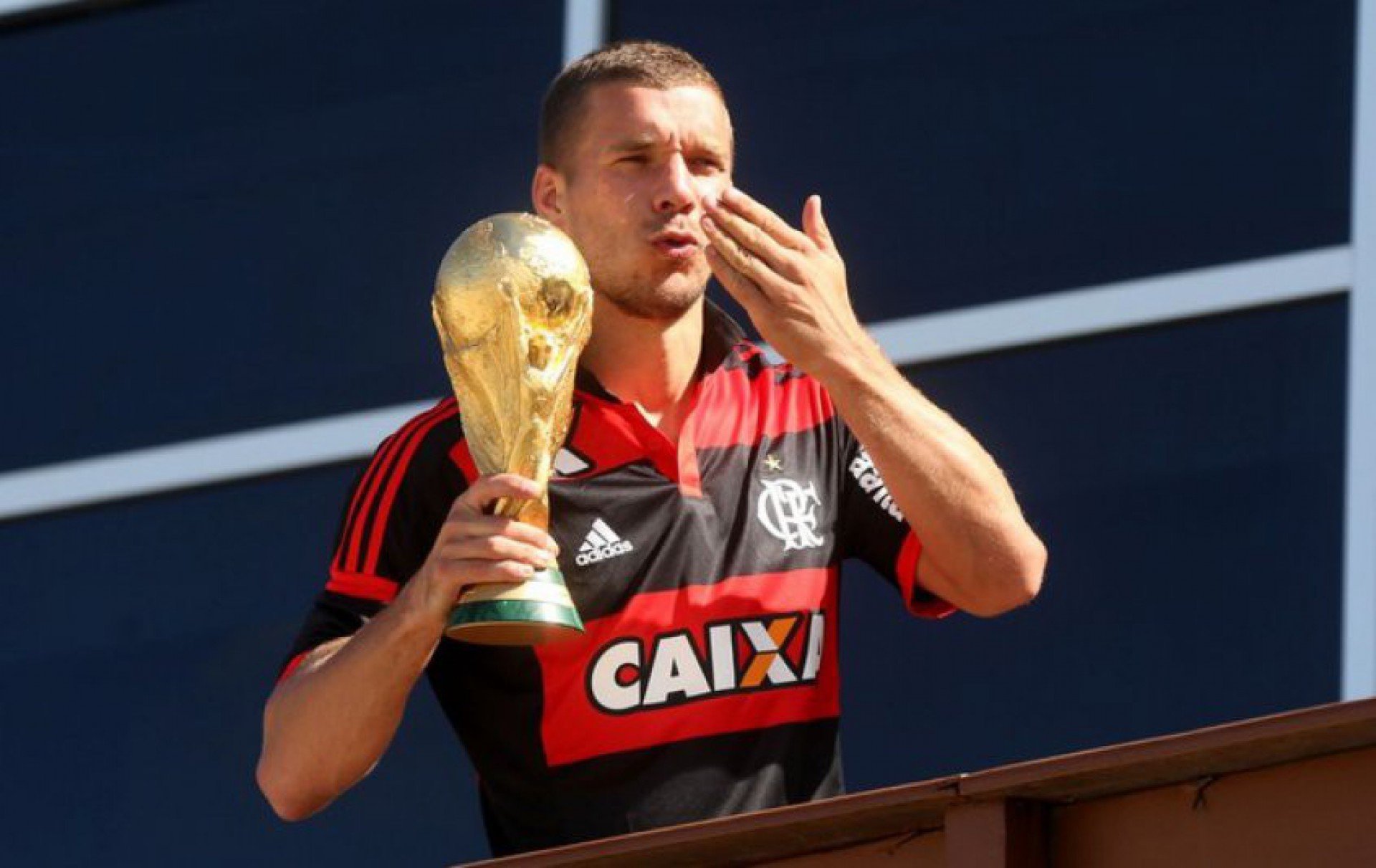 Xodó dos flamenguistas em 2014, Podolski anuncia aposentadoria aos 40 anos