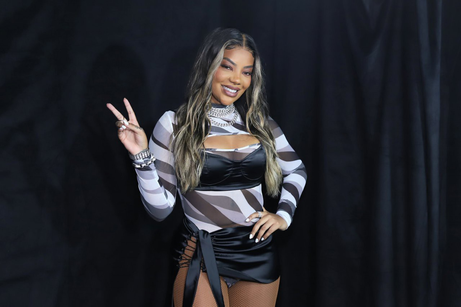 Ludmilla se apresenta em festa pré-Réveillon na Marina da Glória, na Zona Sul do Rio, e faz performance ousada com Brunna Gonçalves - Ag. News