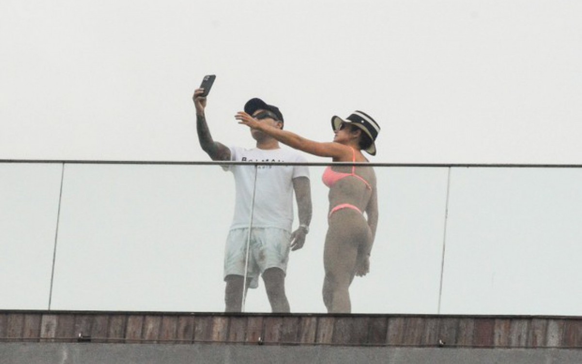 Gabi Martins e Tierry em hotel de luxo no Rio