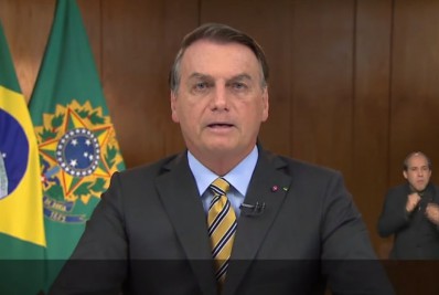 Bolsonaro critica passaporte da vacina e volta a atacar governadores