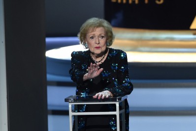 Morre atriz Betty White, semanas antes de completar 100 anos