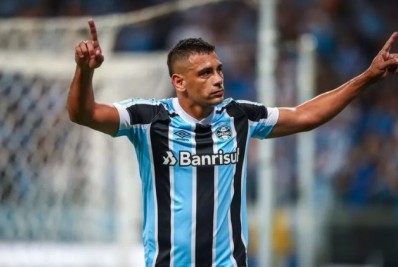 Alvo do Vasco, Diego Souza é recontratado pelo Grêmio
