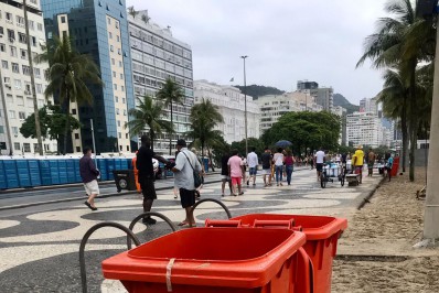 Comlurb distribui quase 2 mil contêineres nos dez pontos oficiais de queima de fogos