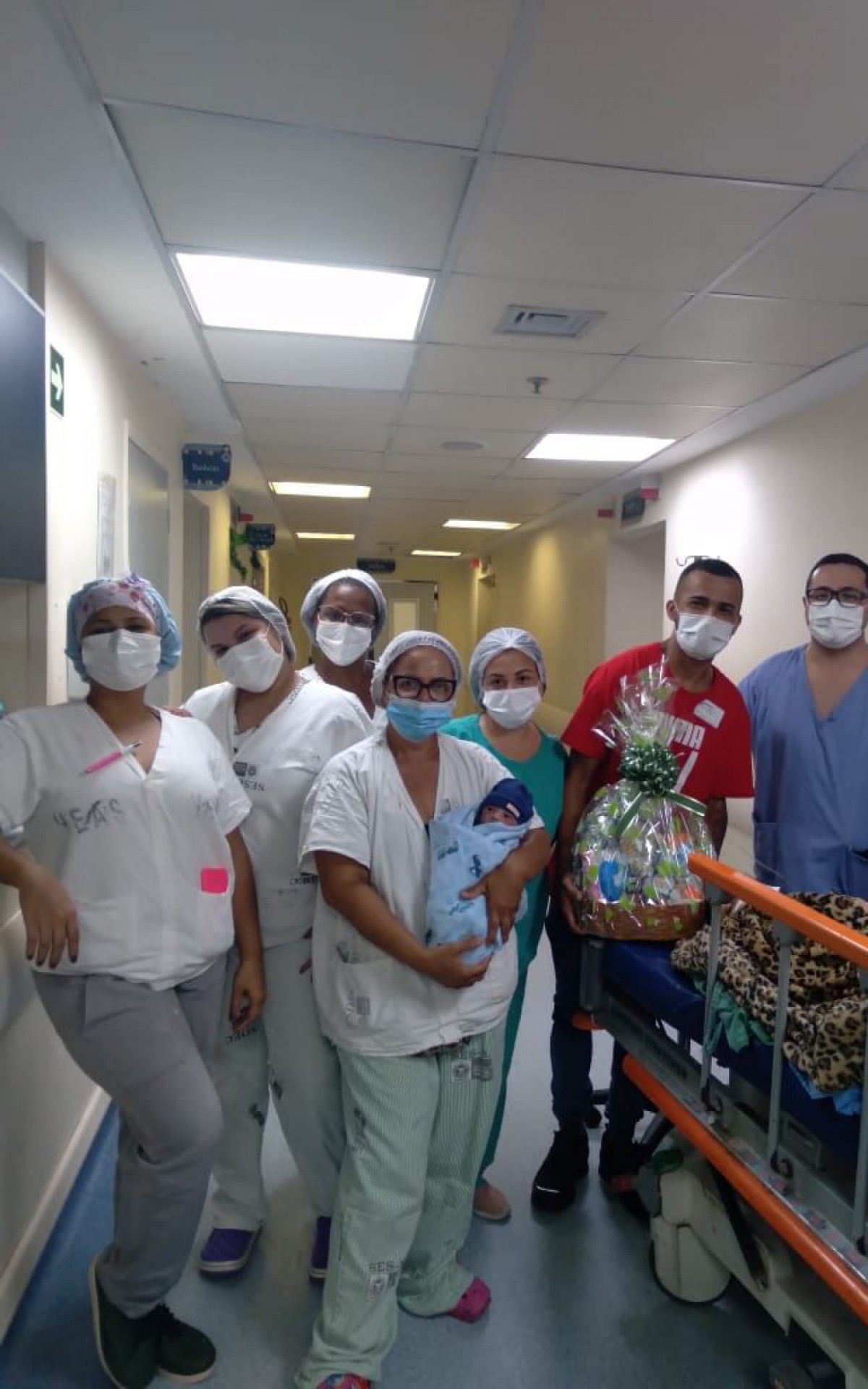 Equipe do Hospital Municipal Albert Schweitzer respons&aacute;vel pelo parto
