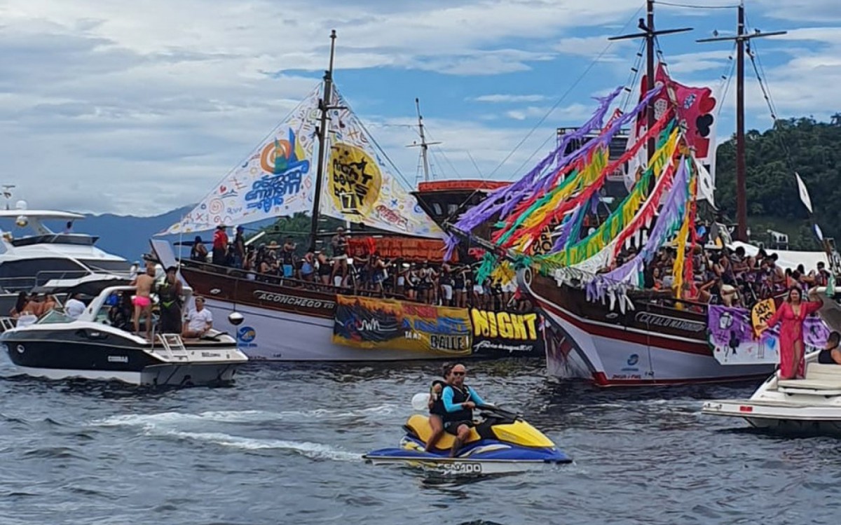 Em sua 43&ordf; edi&ccedil;&atilde;o, a tradicional prociss&atilde;o deu as boas vindas ao novo ano colorindo o mar da Ba&iacute;a da  Ilha Grande


