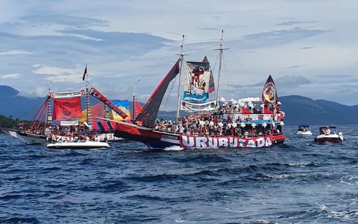 As torcidas Urubuzada e Fla-Angra marcaram presen&ccedil;a na prociss&atilde;o, mas n&atilde;o levaram pr&ecirc;mios