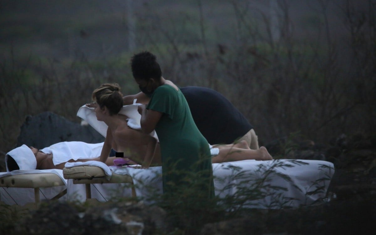 Giovanna Lancellotti faz sessão de massagem em Fernando de Noronha - Adão / Ag. News