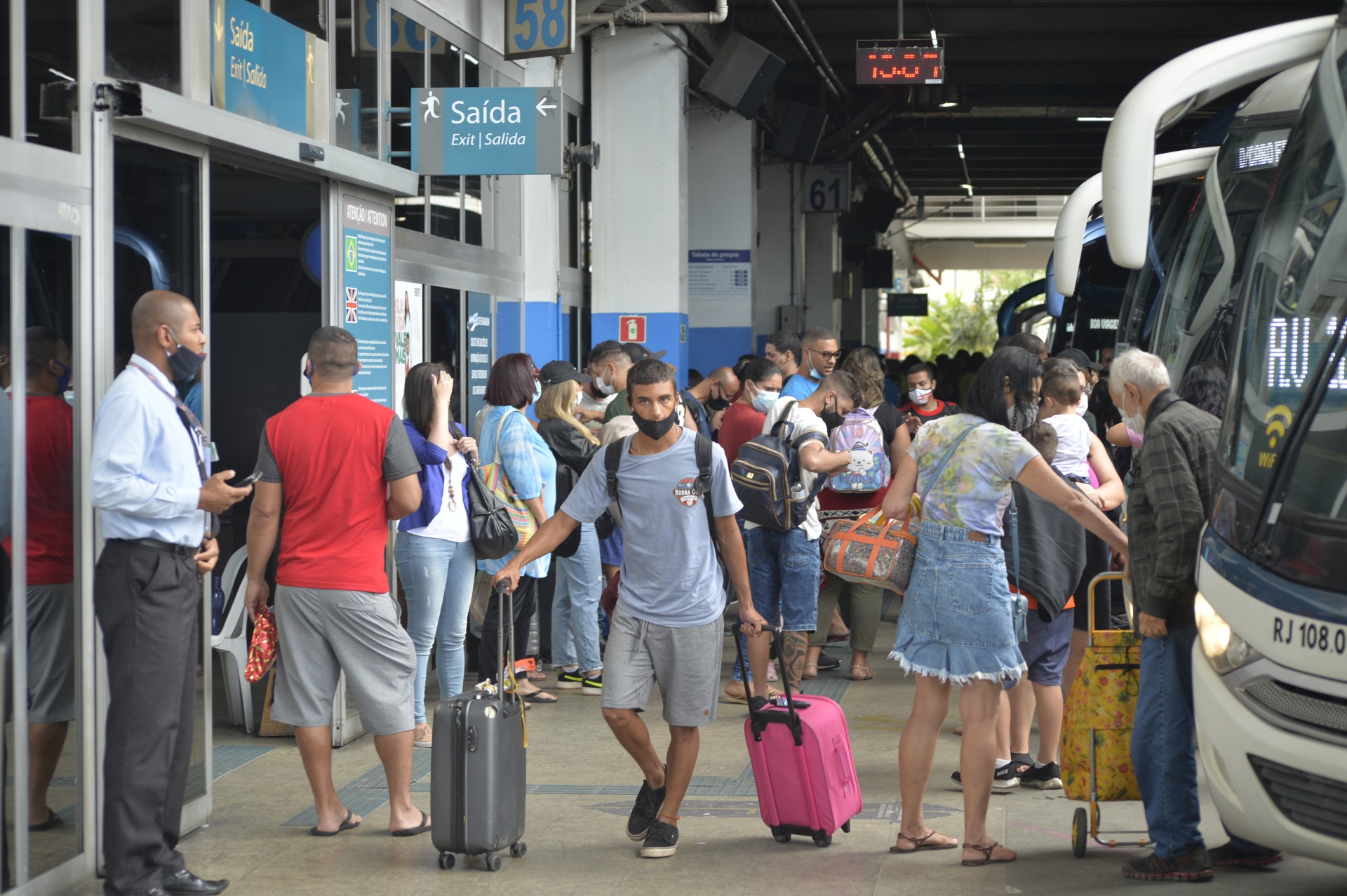 Durante o feriado de Réveillon, a rodoviária recebeu mais de milhão de passageiros - FabioCosta