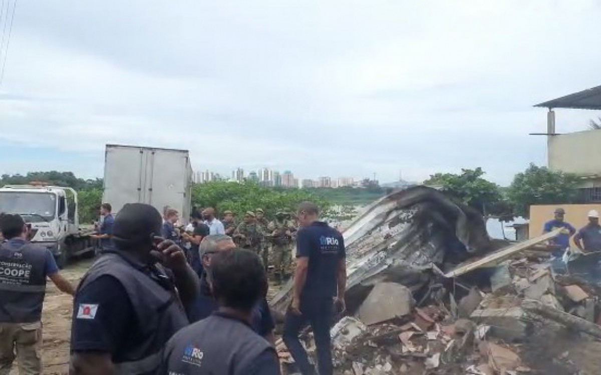 Todas as construções, erguidas em área pública, pertencem ao miliciano Emerson Portela Claudino, segundo o MP - Divulgação / Seop