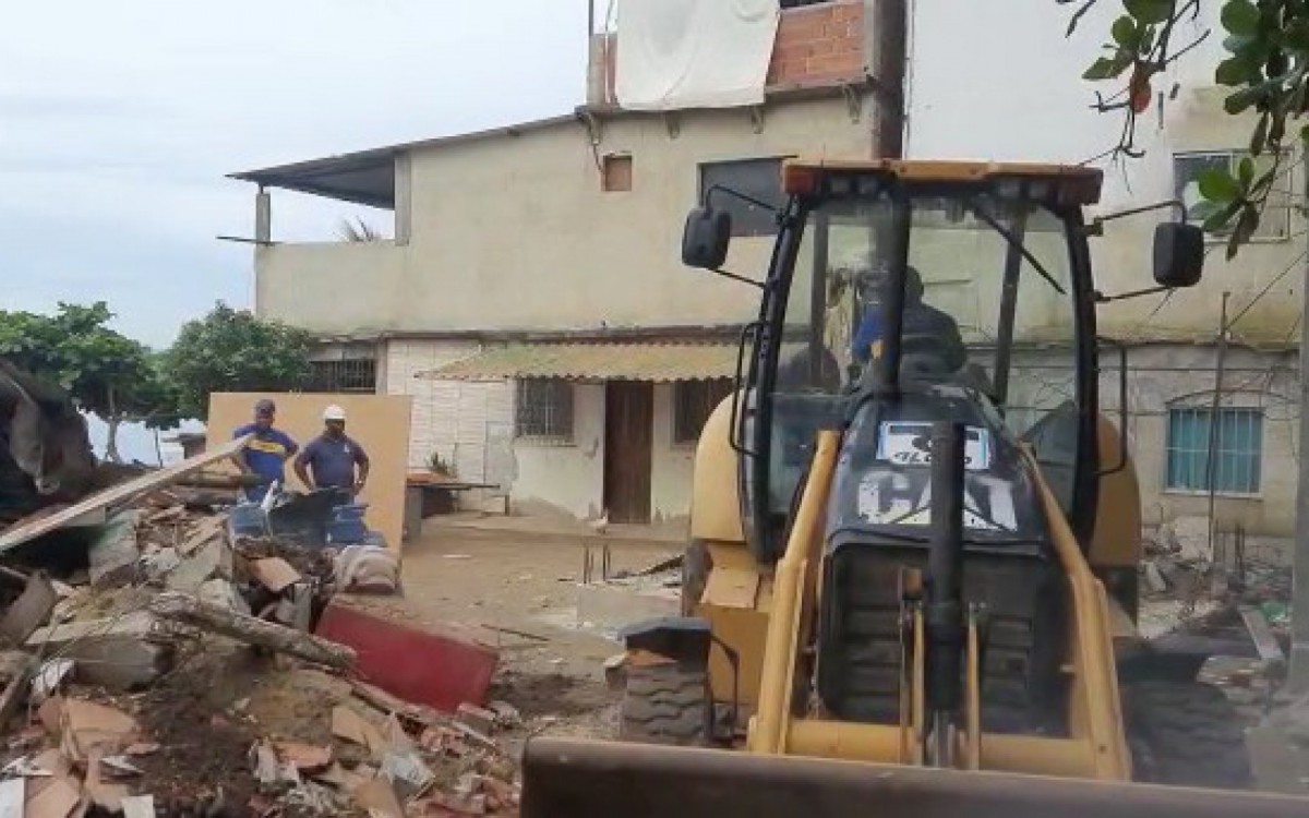 Todas as construções, erguidas em área pública, pertencem ao miliciano Emerson Portela Claudino, segundo o MP - Divulgação / Seop