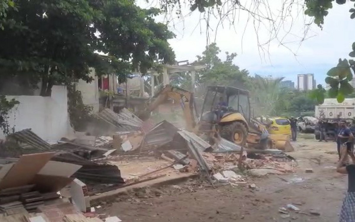 Três lava-jatos, uma oficina, uma igreja, um quiosque, um restaurante, um estacionamento e uma estrutura em fase de fundação - Divulgação / Seop