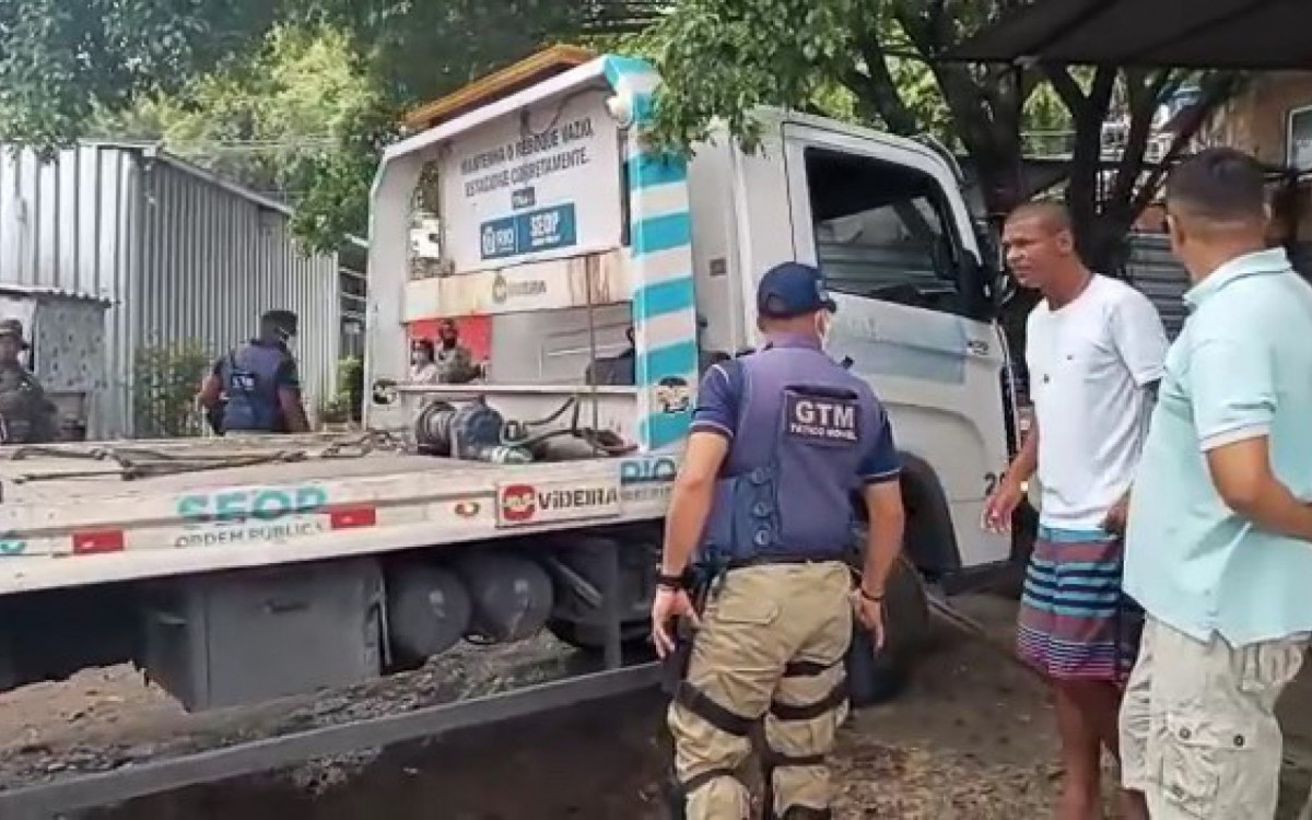 Todas as construções, erguidas em área pública, pertencem ao miliciano Emerson Portela Claudino, segundo o MP - Divulgação / Seop