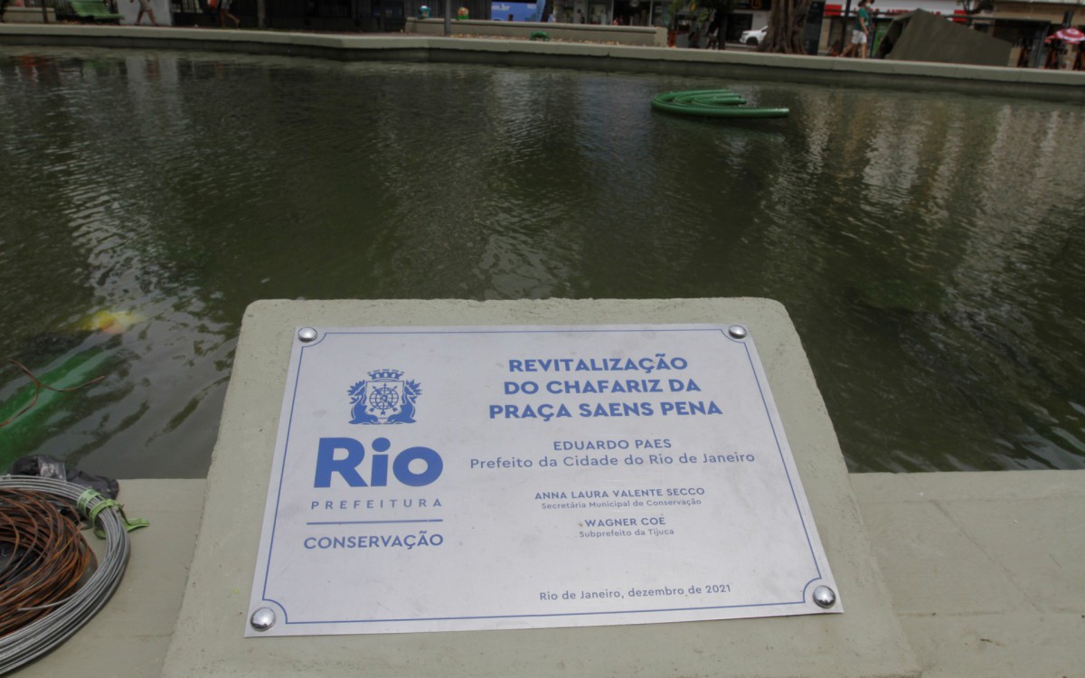  Manutenção do Chafariz da Praça Saens Pena, nesta Segunda feira (03). - Marcos Porto/Agencia O Dia