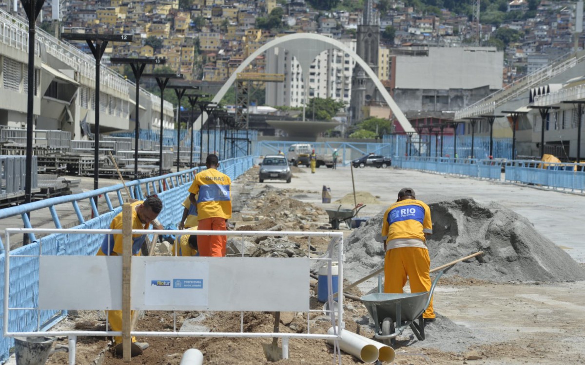 Obras na Marqu&ecirc;s de Sapuca&iacute; atrasam ensaios t&eacute;cnicos das escolas de samba