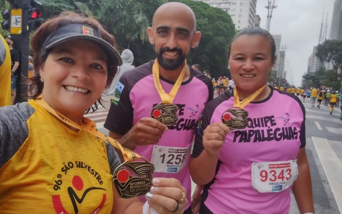 Marcos Andr&eacute; com integrantes da equipe Papal&eacute;guas