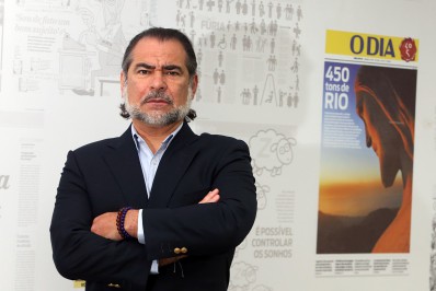 'O dragão da maldade contra o santo guerreiro'