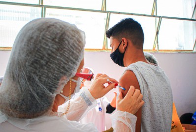 Nilópolis vacina com 4ª dose da Covid-19 imunossuprimidos com 18 anos ou mais