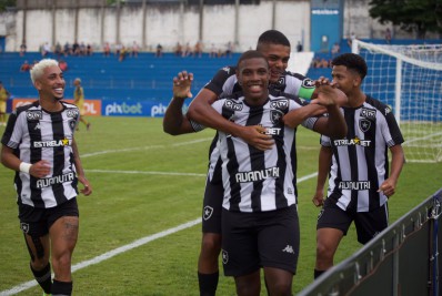 Gabriel Tigrão passará por artroscopia no joelho e desfalcará o Botafogo