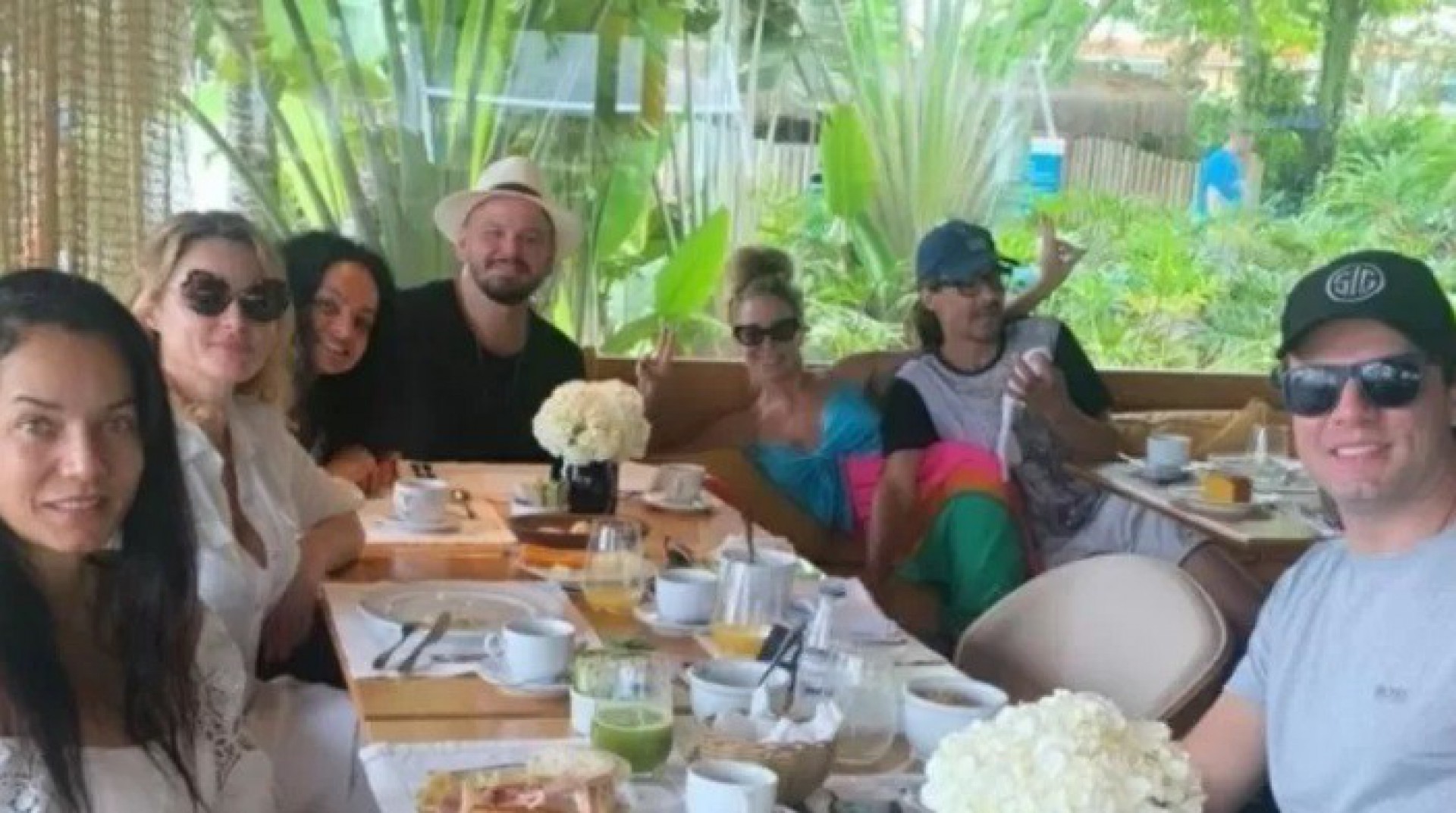 André Gonçalves e Danielle Winits curtem festa de aniversário de Rita Guedes em hotel de luxo em Angra dos Reis - Reprodução Internet