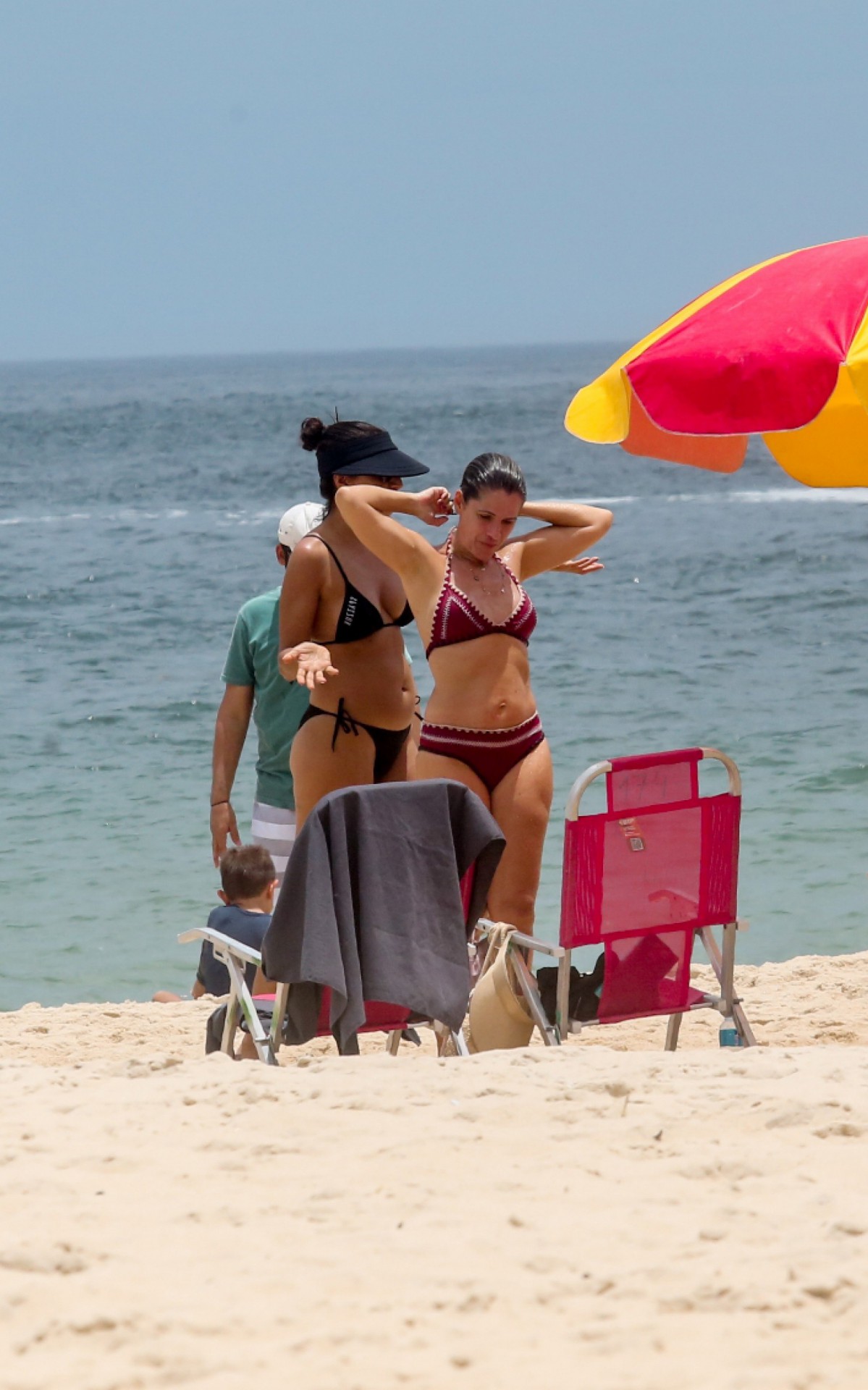 Ingrid Guimar&atilde;es se refresca em praia da Zona Sul do Rio