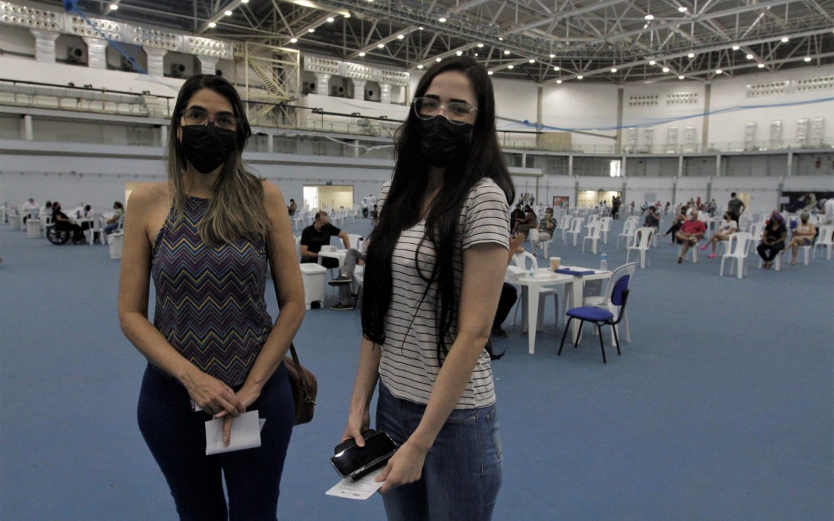 Secretário Municipal de Saude recebe a imprensa no centro de atendimento contra gripe do Parque Olimpico.