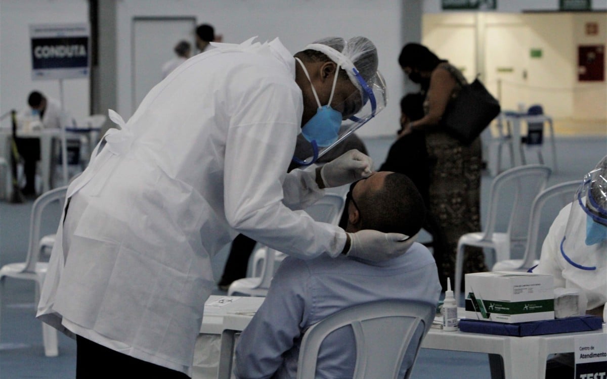Secret&aacute;rio Municipal de Saude recebe a imprensa no centro de atendimento contra gripe do Parque Olimpico. - Marcos Porto/ Ag&ecirc;ncia O DIA