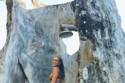 De biquíni, Dandara Mariana mostra corpão em banho refrescante: 'Gata'