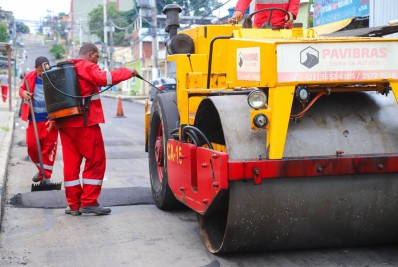 Em Meriti, ciclovia de Tomazinho ganha nova iluminação e bairros recebem obras da pavimentação asfáltica