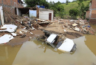 Vítimas de enchentes em cidades da Bahia e Minas Gerais poderão sacar FGTS
