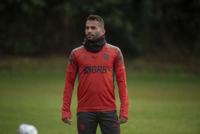 Meia do Flamengo tem alta do hospital após passar por cirurgia