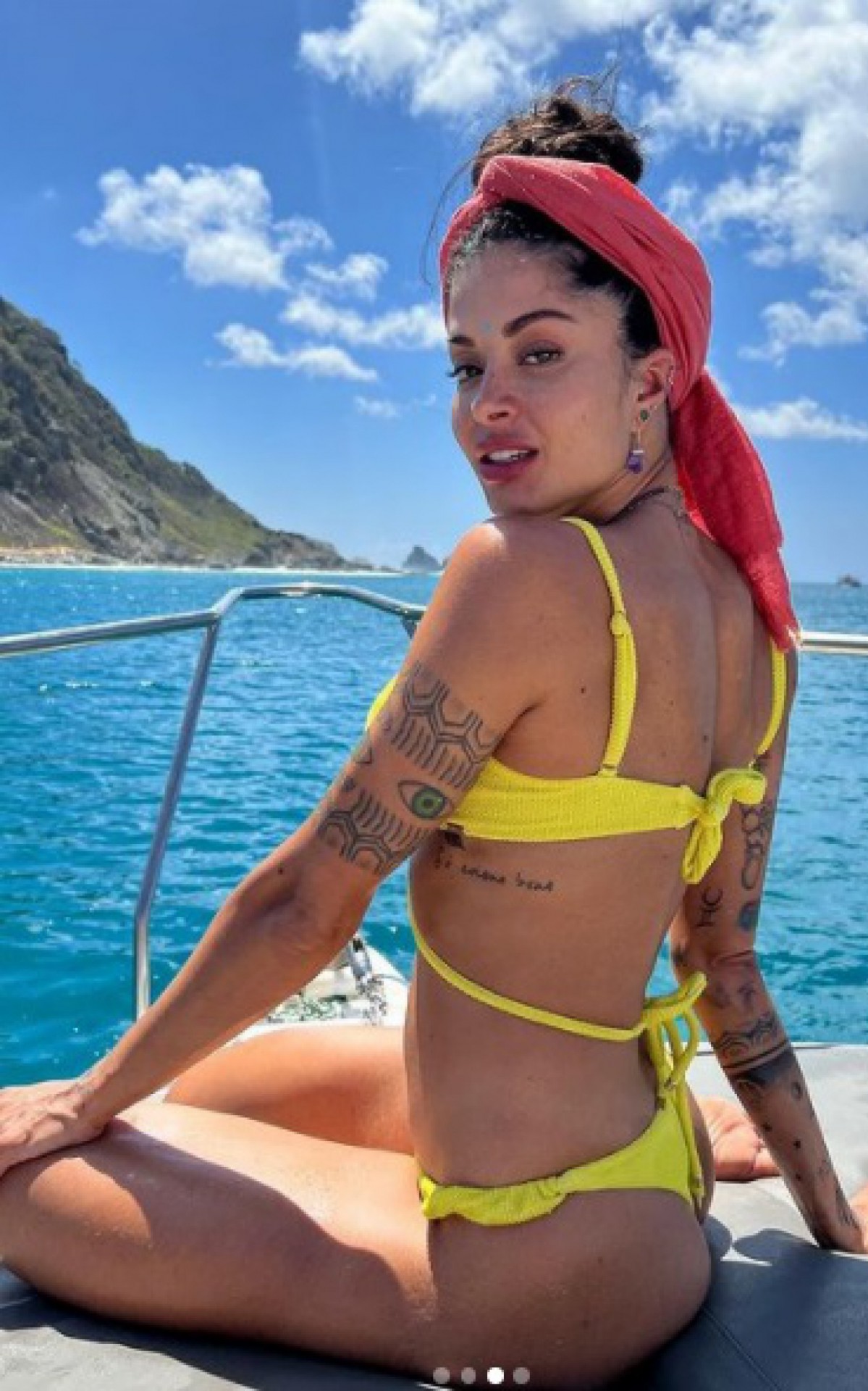 Aline Campos curte dia de sol em Fernando de Noronha