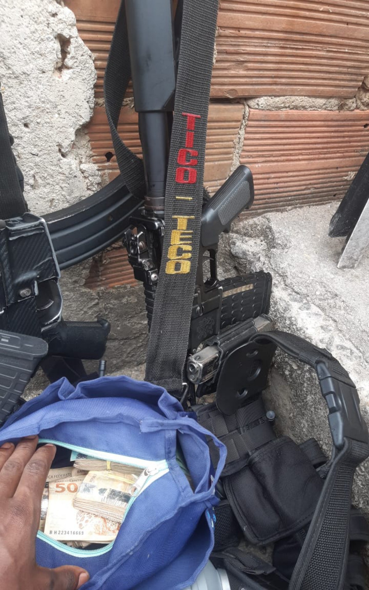 Ex-miliciano deu 'golpe' na milícia e roubou fuzis e farta quantidade de dinheiro