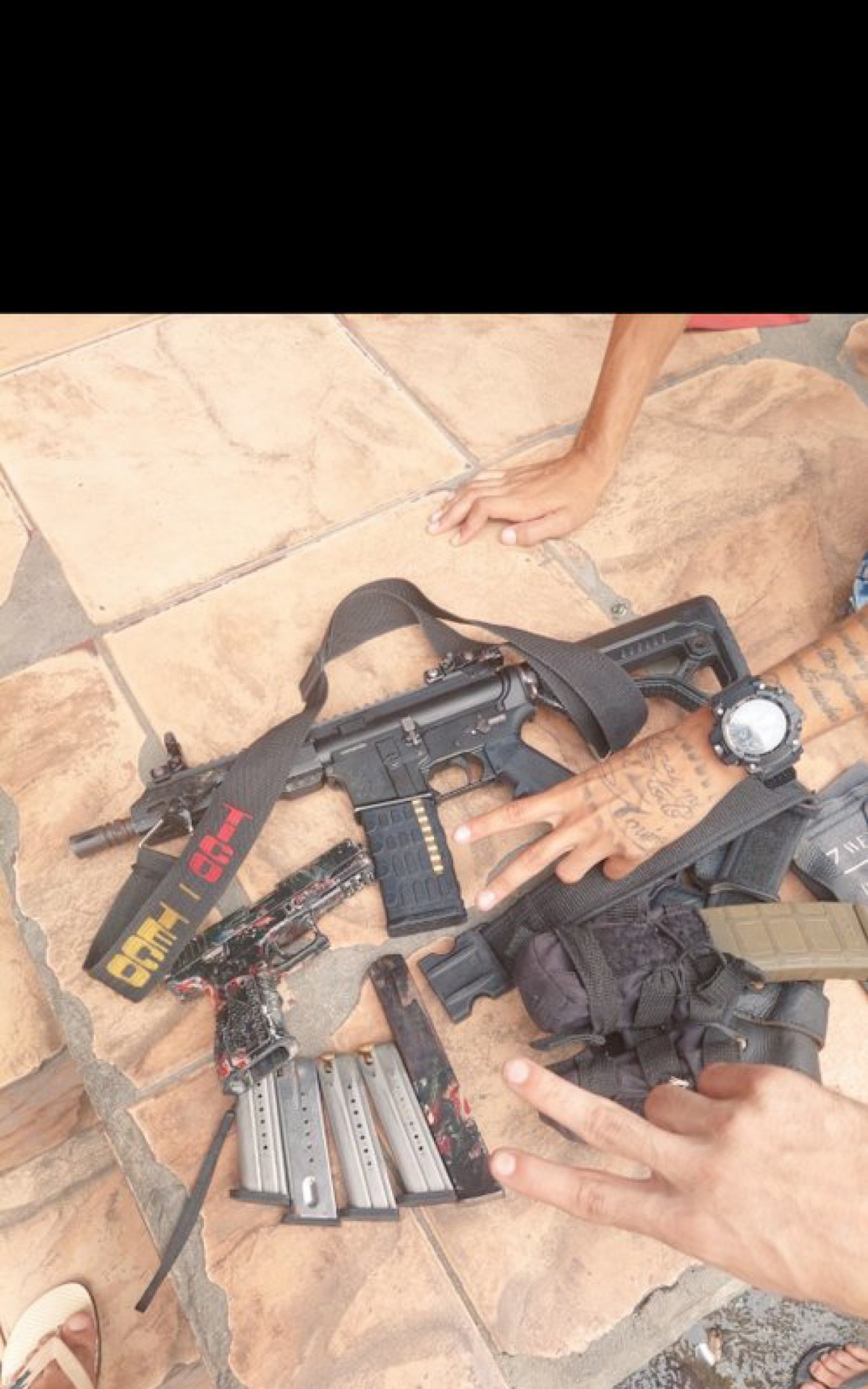 Ex-miliciano deu 'golpe' na milícia e roubou fuzis e farta quantidade de dinheiro