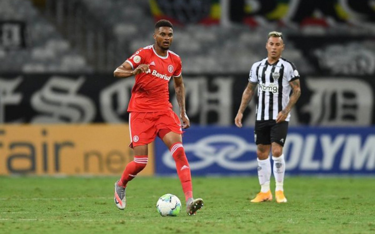 Zagueiro Lucas Ribeiro estaria na mira do Fluminense para 2022